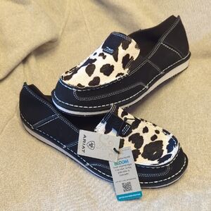 💝🐄🤎NWT Ariat Cruisers Cow Print Black Slip-On Shoes size 10 B🐄🤎💝  ADORABLE